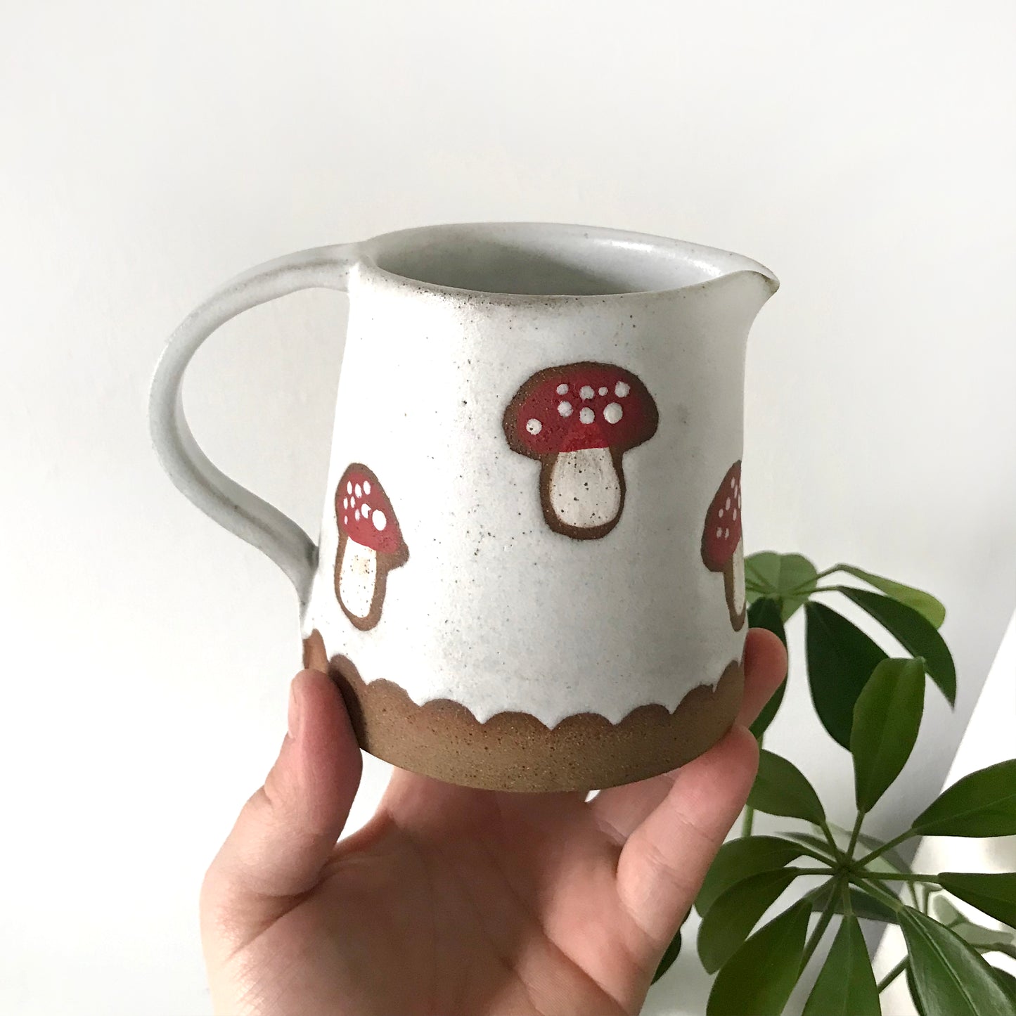 Mushroom Jug White (Medium)