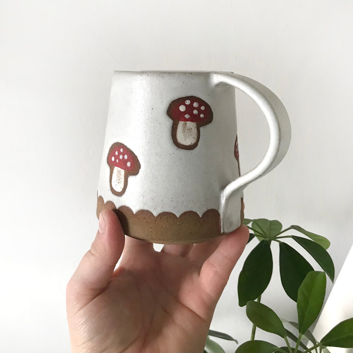 Mushroom Jug White (Medium)
