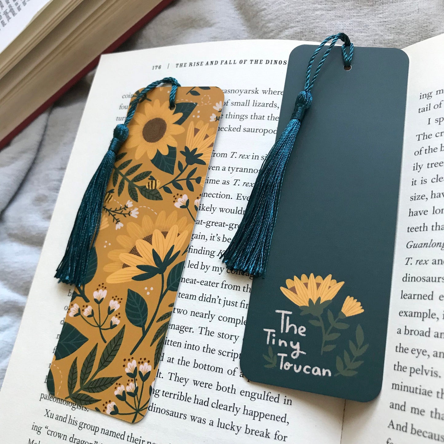 Sunflowers and bumble bees bookmark -Flowers- With or without tassel- Kawaii bookmark- Book worm gift- Book lover- Pretty Stationery
