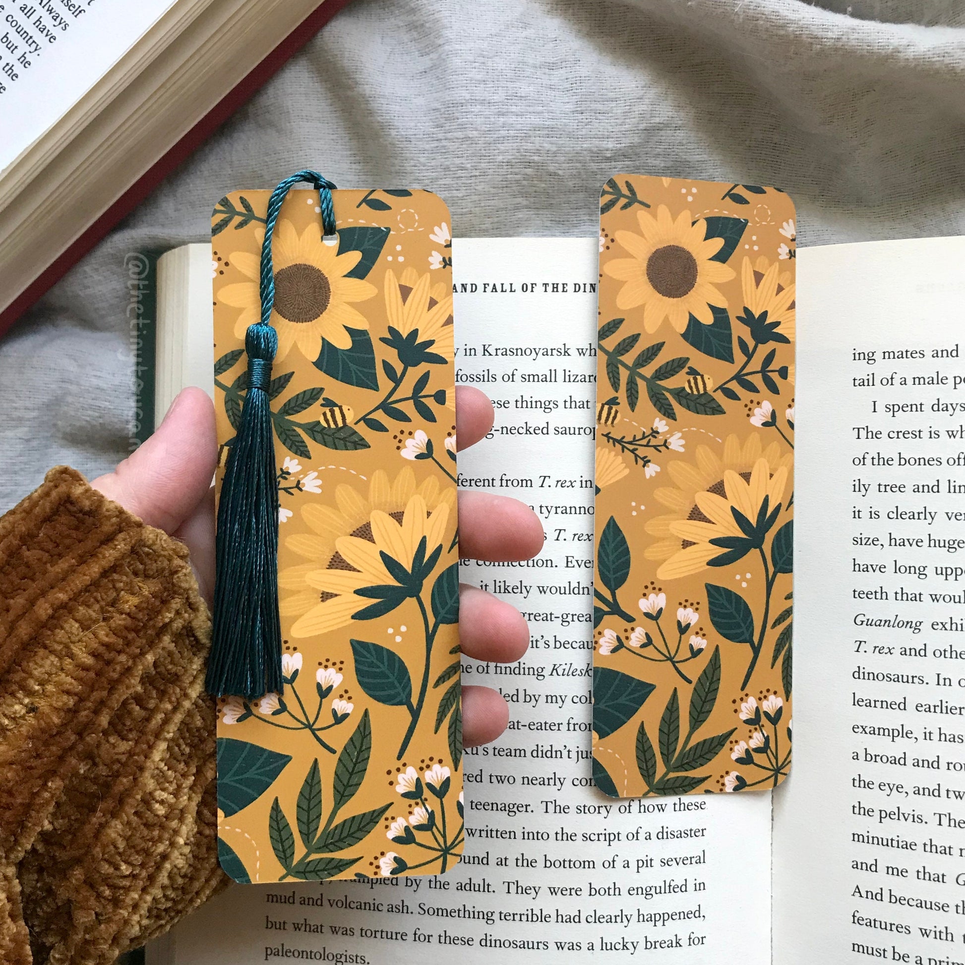 Sunflowers and bumble bees bookmark -Flowers- With or without tassel- Kawaii bookmark- Book worm gift- Book lover-  Pretty Stationery