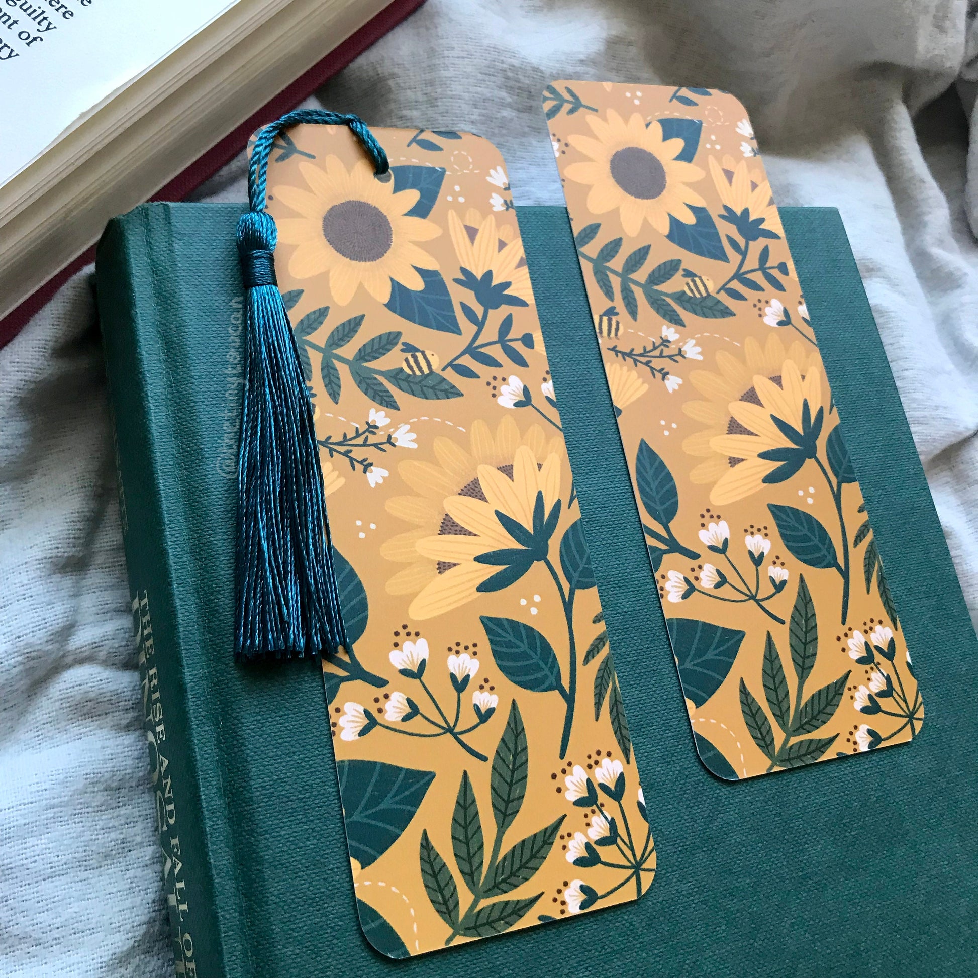Sunflowers and bumble bees bookmark -Flowers- With or without tassel- Kawaii bookmark- Book worm gift- Book lover-  Pretty Stationery