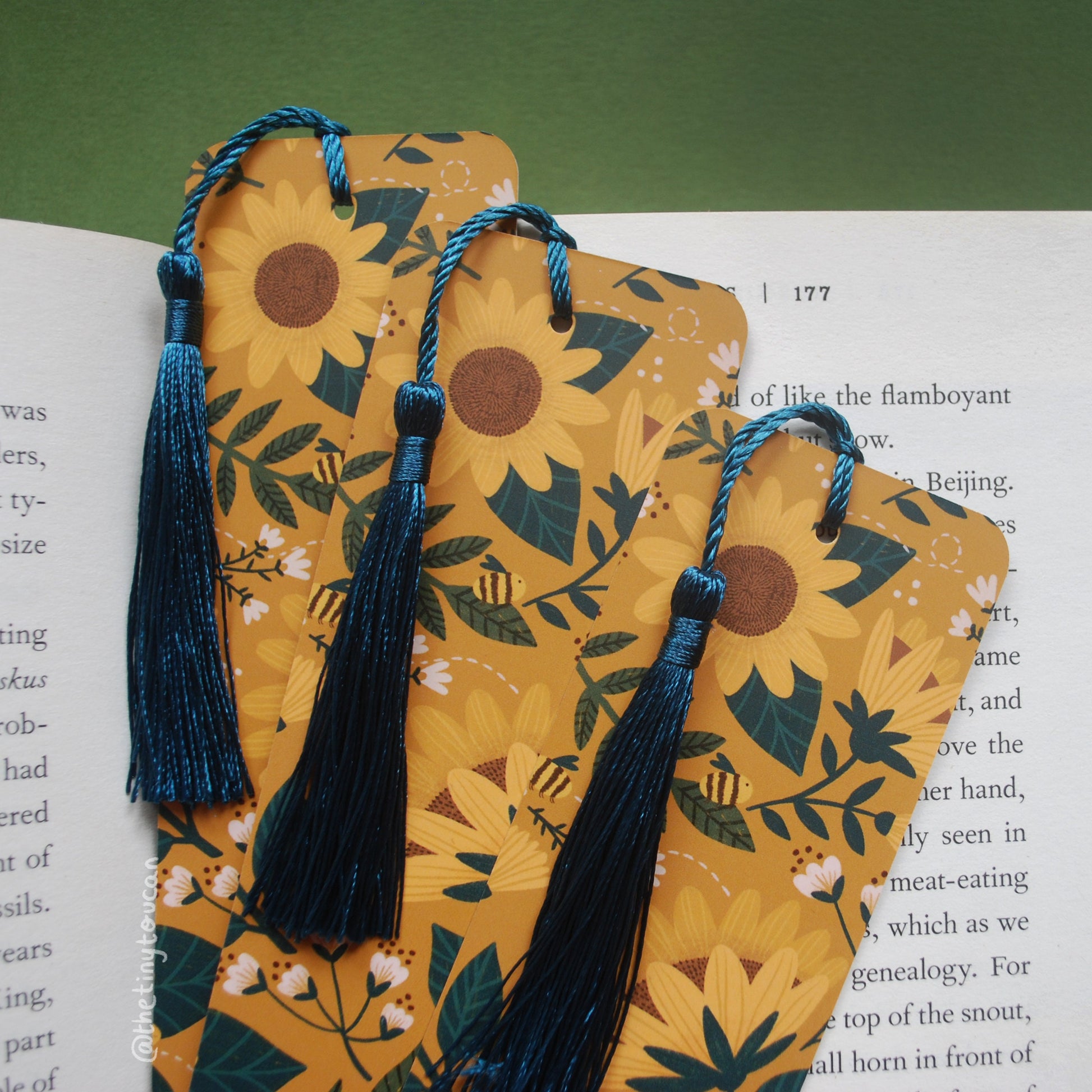 Sunflowers and bumble bees bookmark -Flowers- With or without tassel- Kawaii bookmark- Book worm gift- Book lover-  Pretty Stationery