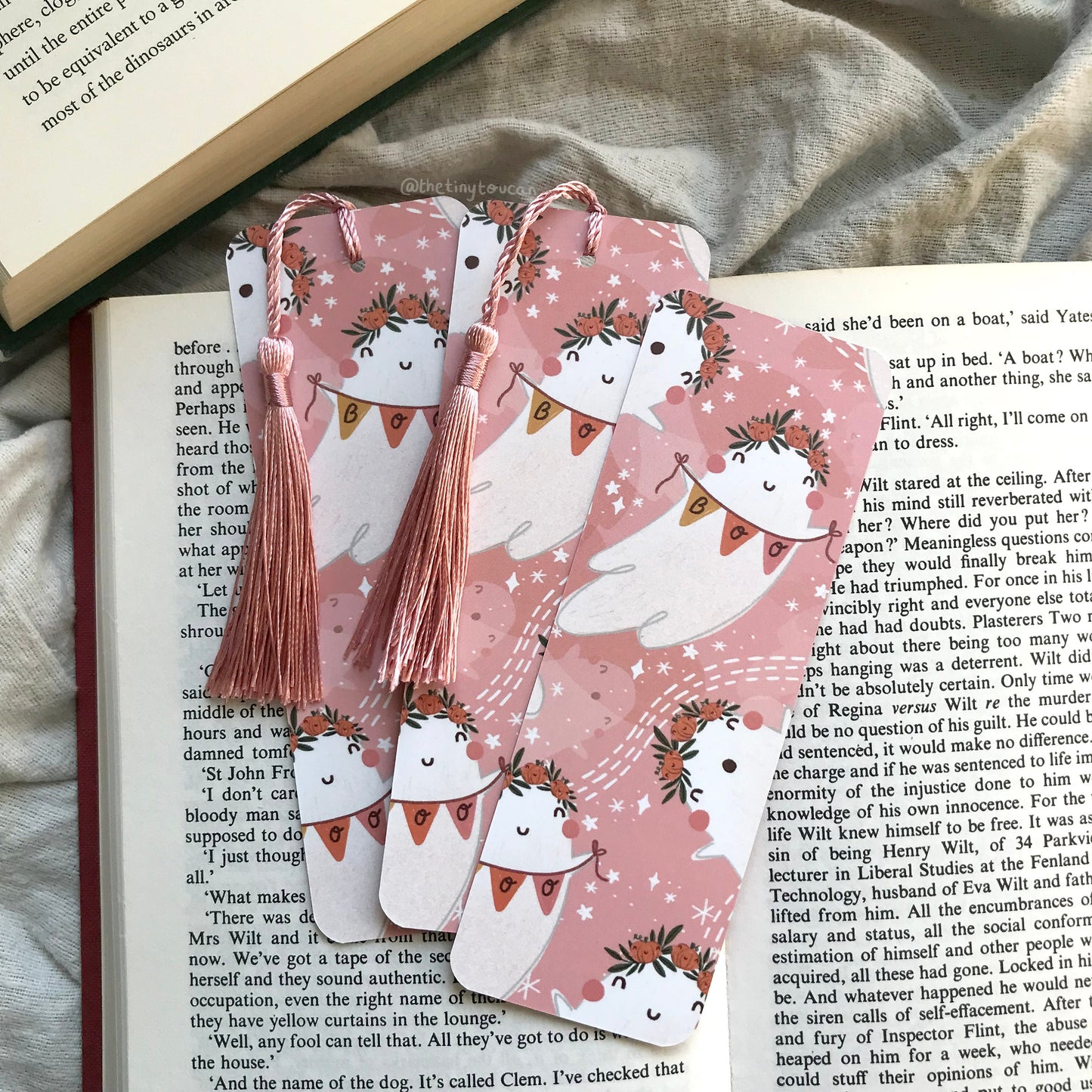 Boo! Ghosties Bookmark. Cute halloween ghosts with pumpkin crowns bookmark- Kawaii illustration- With or without tassel- Book worm gift