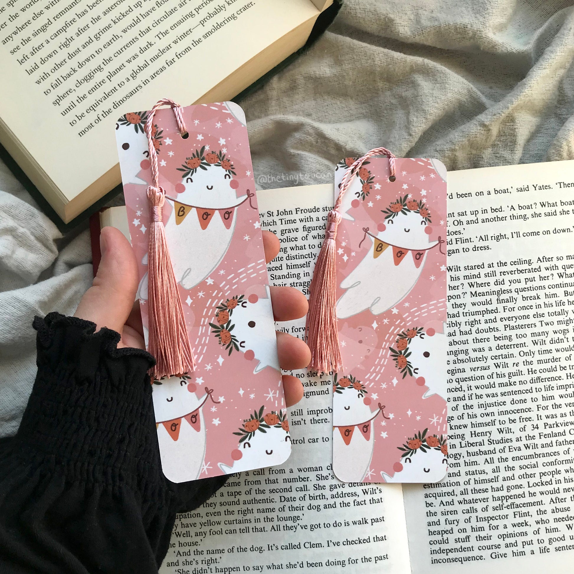 Boo! Ghosties Bookmark. Cute halloween ghosts with pumpkin crowns bookmark- Kawaii illustration- With or without tassel- Book worm gift